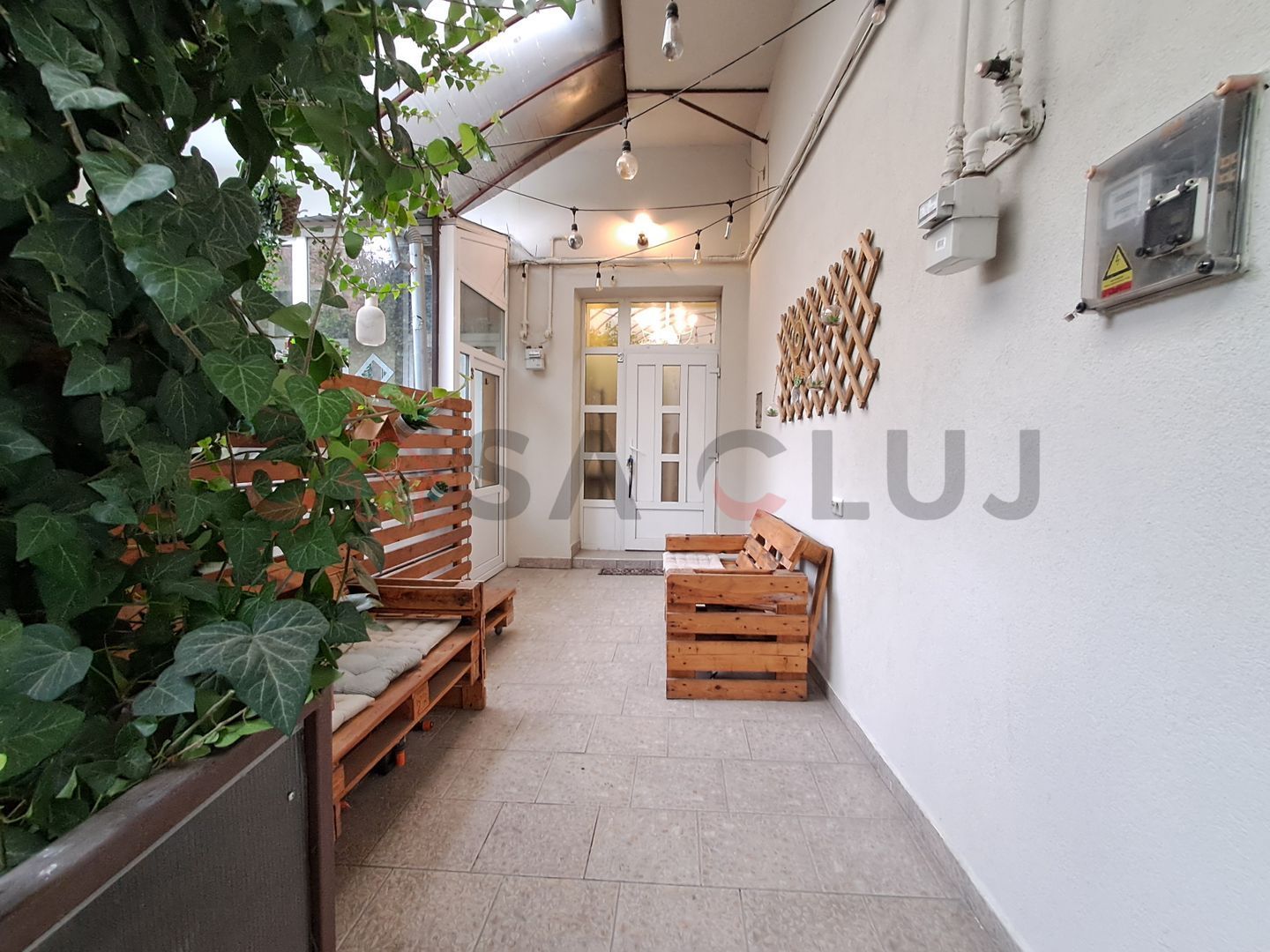 Apartament la  Curte Comuna, Terasa, Zona Centrală!! - Poză 13