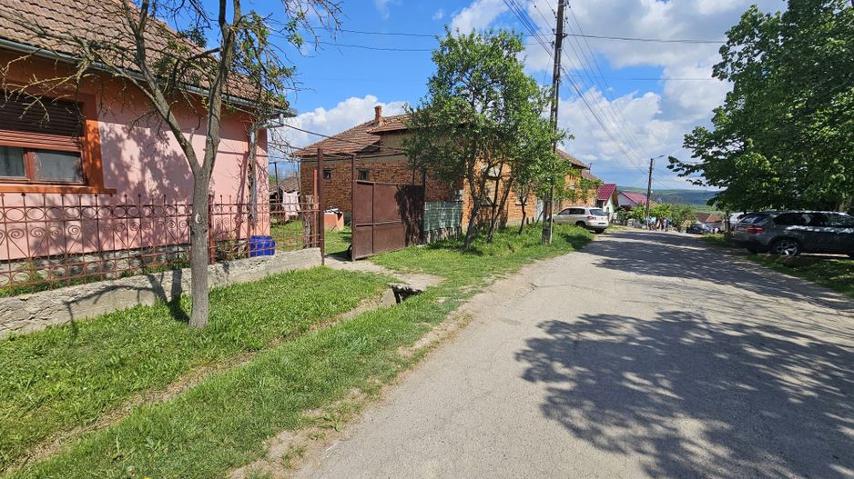 Casa la tara in Rogoz, Bihor, teren 1427 mp, acces auto - Vanzare - Poză 2