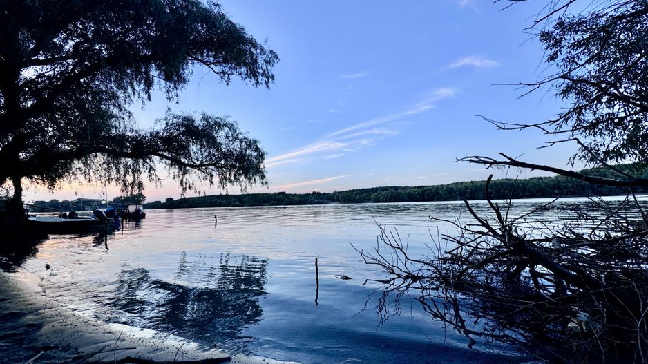 Hotel 20 camere Delta Dunarii 50 m deschidere teren 6000 mp acces auto - Poză 59