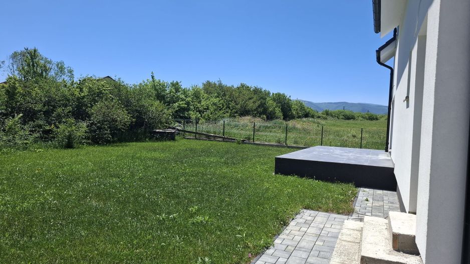 Casa Individuala NOUA in Cristian, curte frumoasa - Sibiu - Poză 3