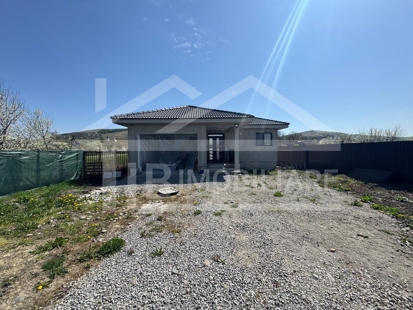 Casa individuala, 200 mp utili, 1399 mp teren, Zona Ernei - Poză 1