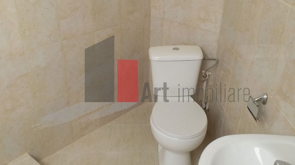 Oportunitate Unică! Vilă Spațioasă lângă Podul Grant, Ideală pentru Birouri - Poză 5