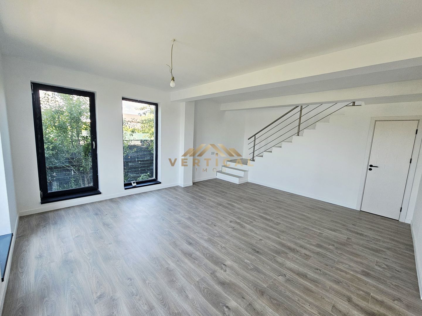 Vila 4 camere in centrul comunei Berceni - Poză 9