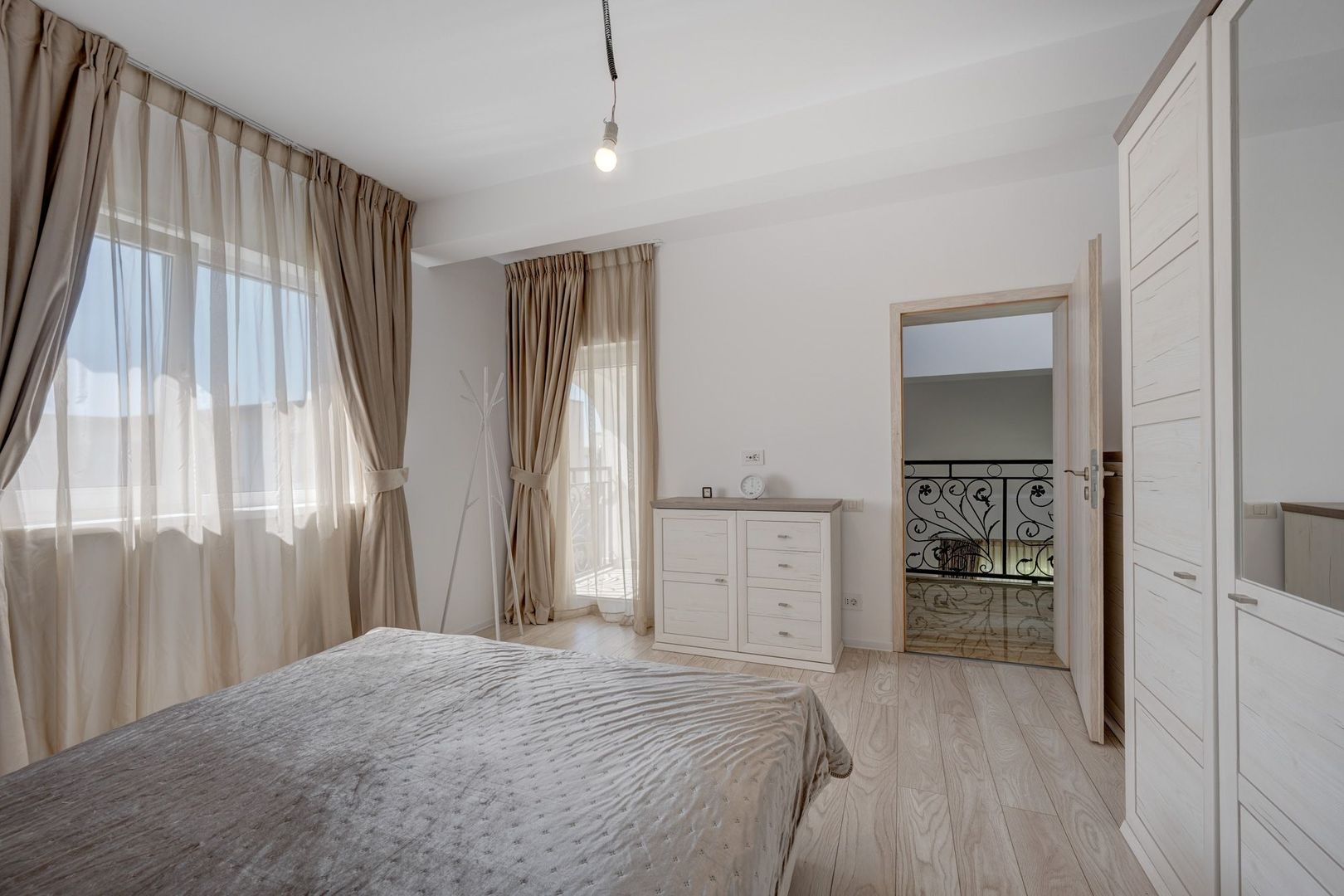 Casa cu Mesteceni!  Complex Lalelelor Domnești - Poză 16