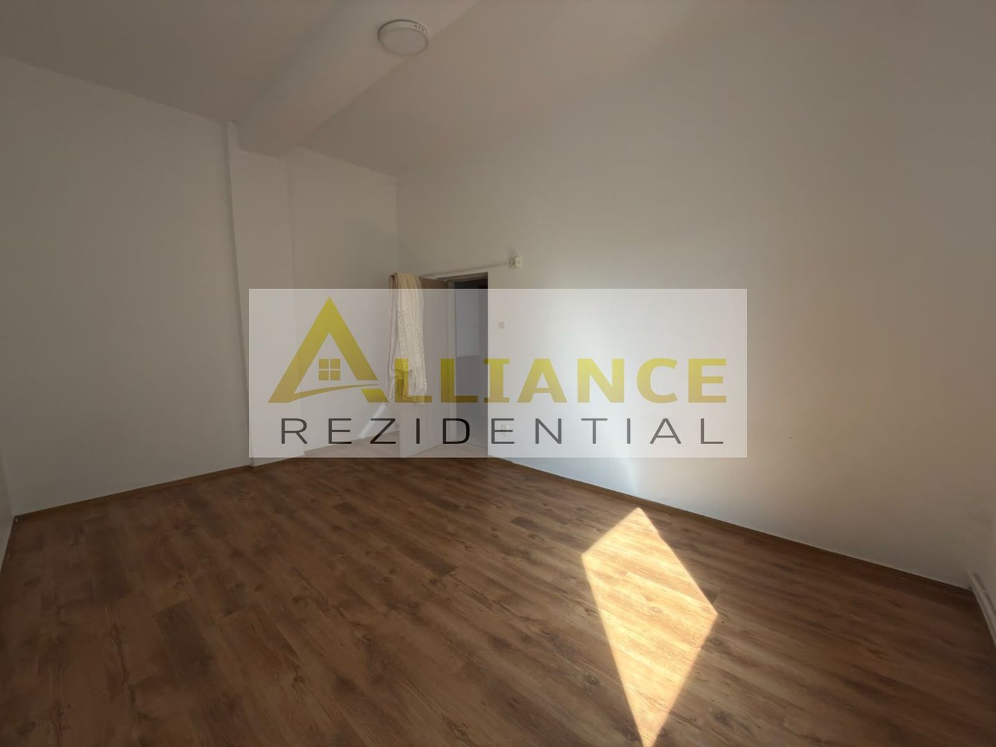 Casa individuala de vanzare in Catelu - 14 camere - teren 1550 mp - Poză 8