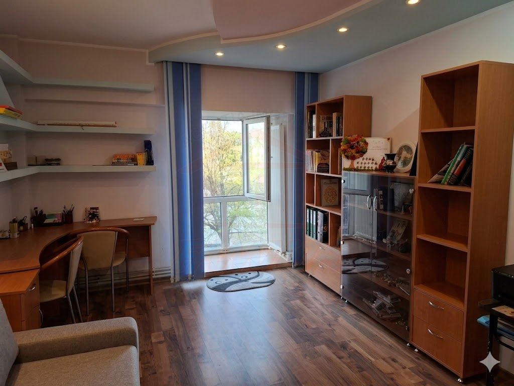 Vanzare apartament cu 3 camere Str. Domneasca, 104 mp, etaj 1. - Poză 7