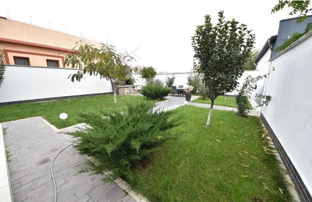 Vila „la cheie” de închiriat în Mazepa, aproape de Faleza Dunării - Poză 1