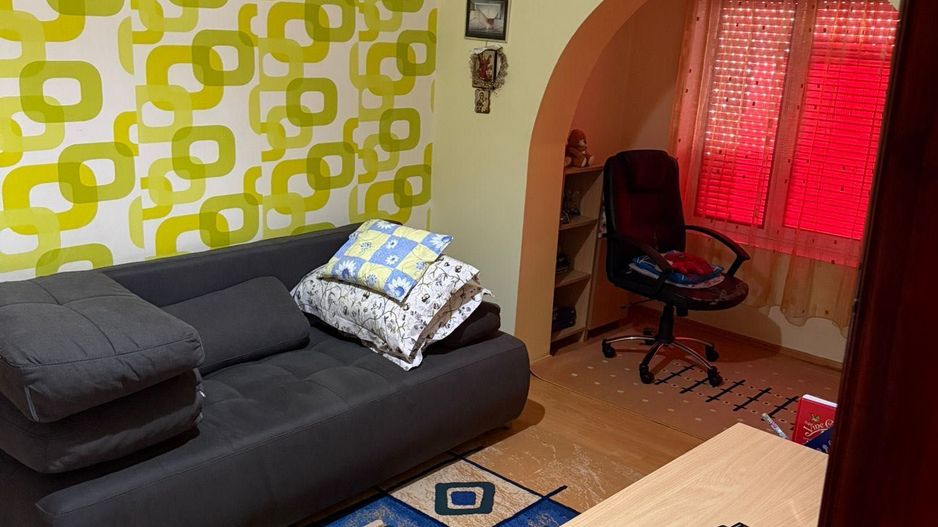 Apartament 3 camere Decomandat Rovine etaj 2/4 - Poză 2