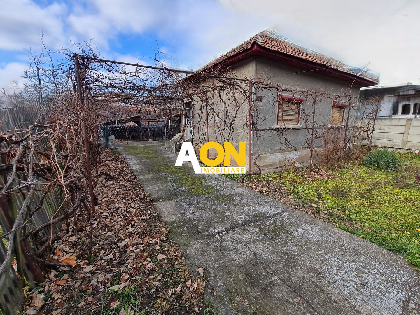 Casa Individuala, 3 Camere, Suprafata 90 mp, Teren 739, Zona Cetate - Poză 2