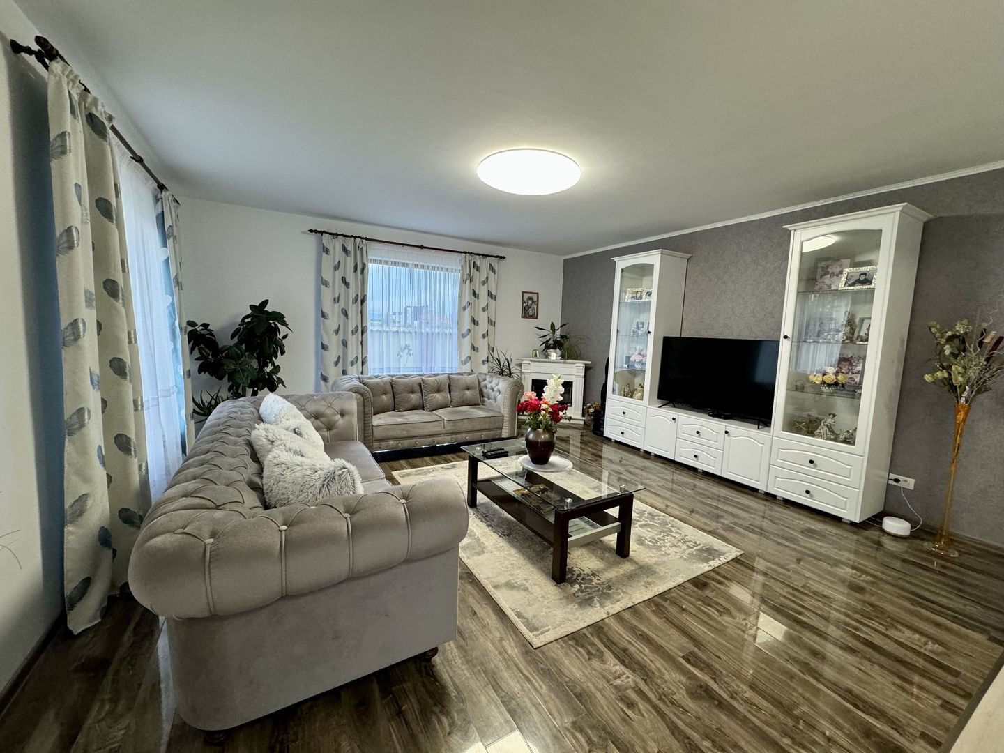 Casă Spațioasă de Vânzare în Ghimbav | Două Apartamente | Teren 579 mp - Poză 13