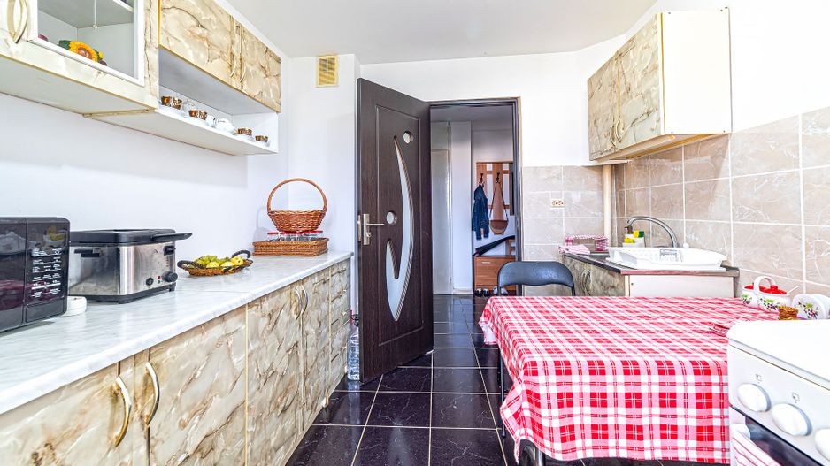 Apartament decomandat cu 2 camere Micalaca - Poză 3