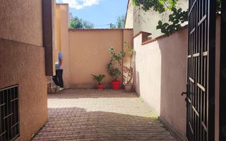 Ap 3 camere,curte, terasă vilă Dămăroaia - Poză 4