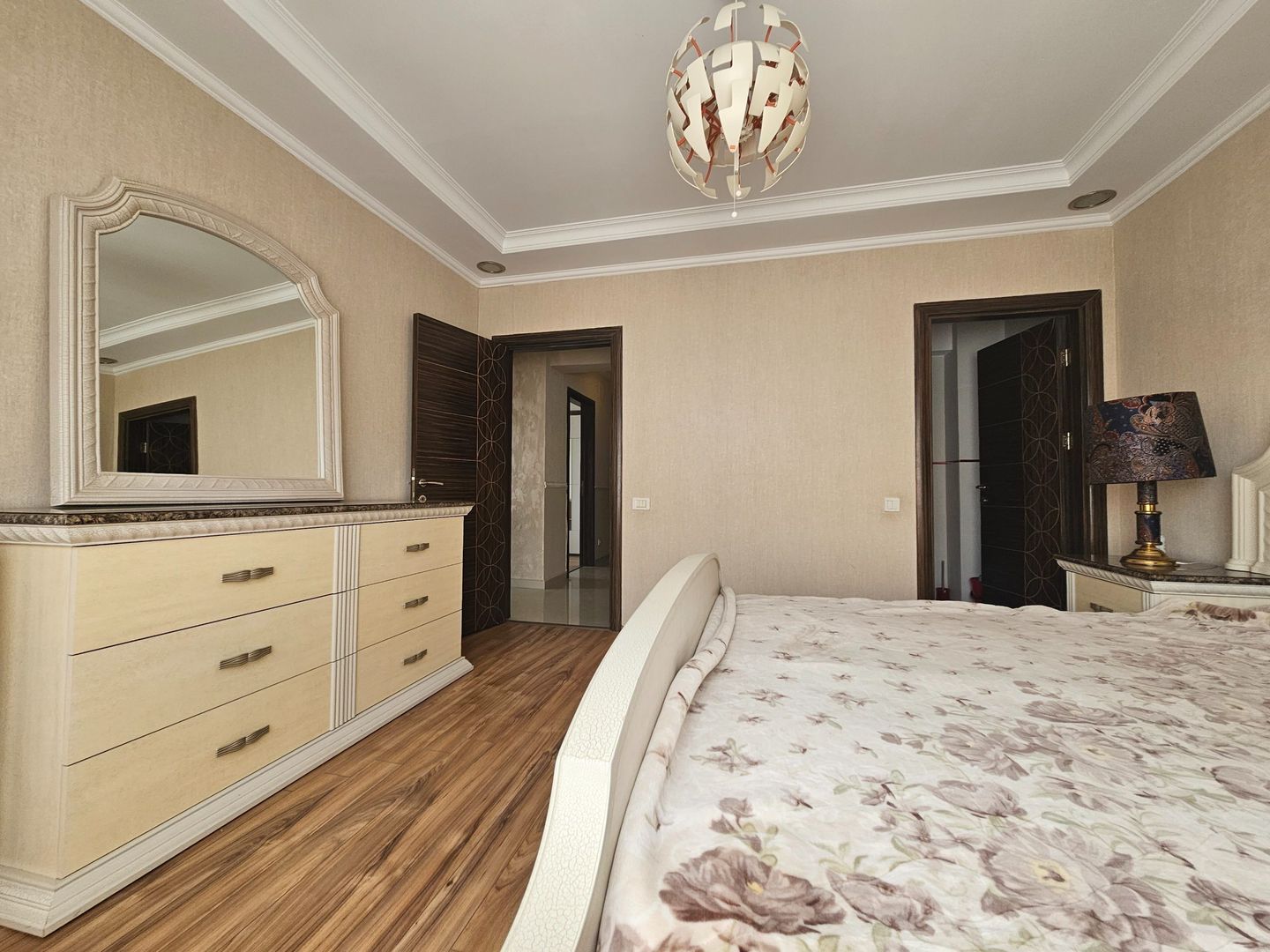 3 camere Inacu Nicoale Baneasa Piscina - Poză 3