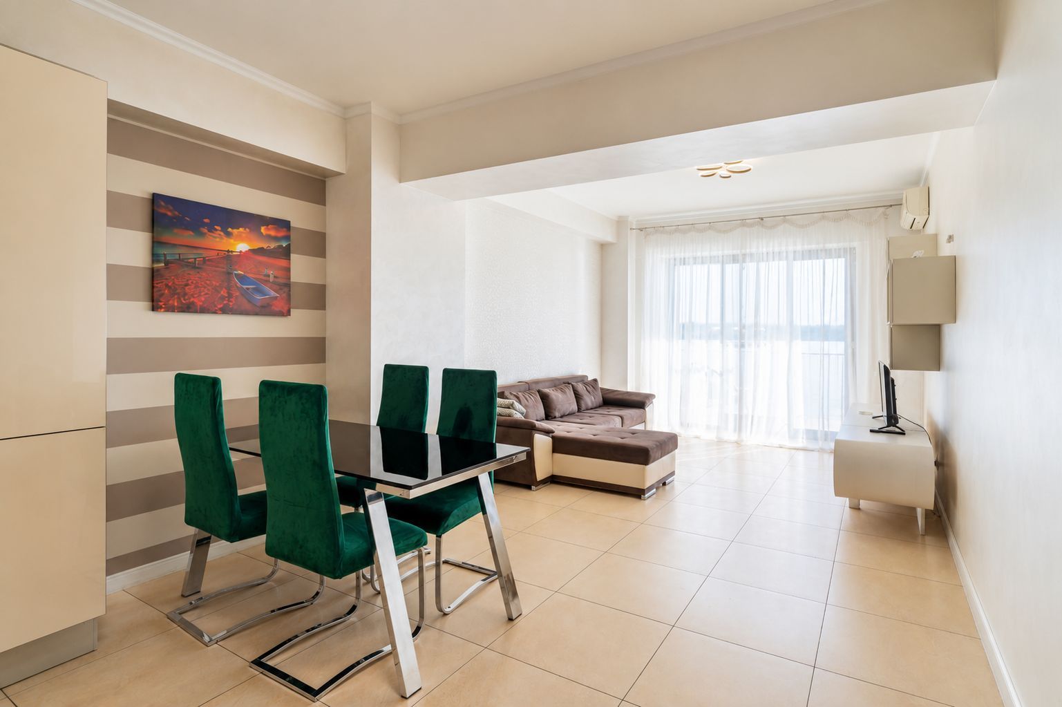 3 camere | 95 mp + terasă 20 mp | Vedere frontală lac | Mamaia-Cazino - Poză 9