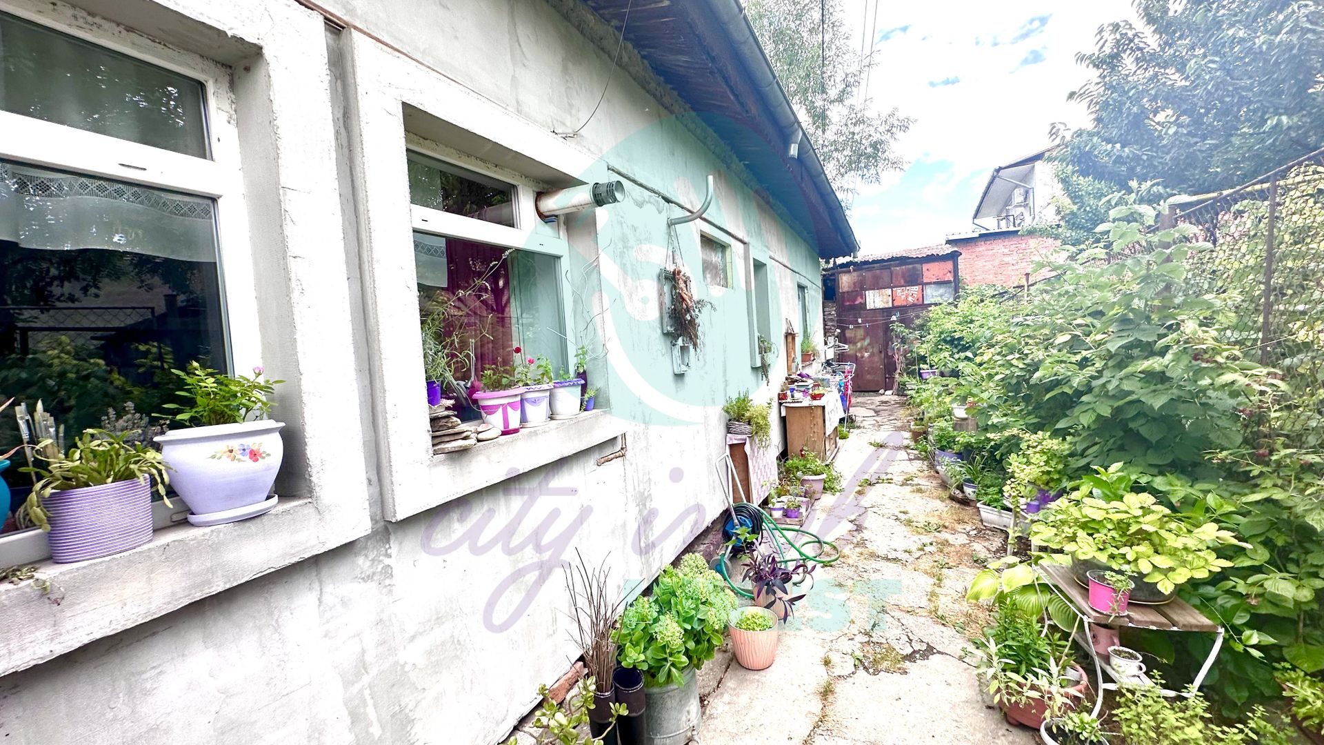 Teren de 250 mp cu casa -  la o distanta de 7 minute de statia de metrou - Poză 7