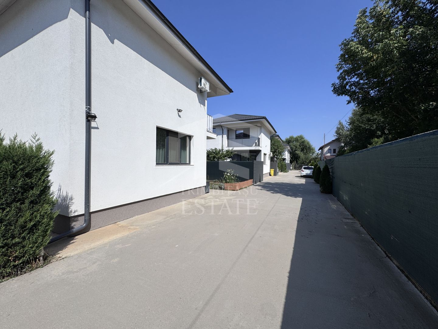 TUNARI | Vila Cocheta | Curte + Parcari - Poză 3