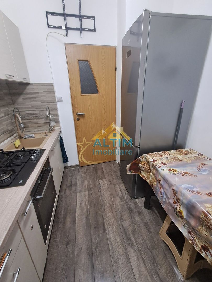 Apartament 2 camere, decomandat, Zonă Centrală - Poză 4