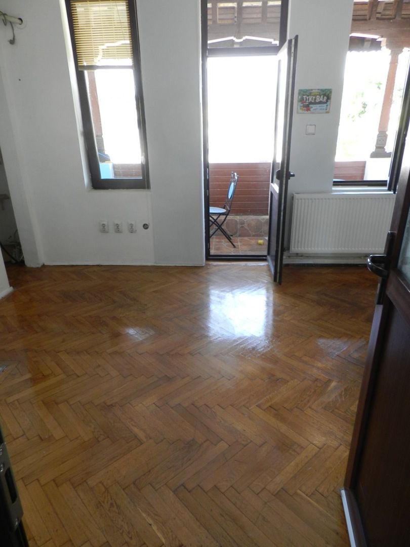 Etaj de Vilă Interbelică, 5 Camere, Balcon și Mansardă – Parc Carol - Poză 9