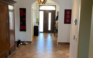 VILA  - ARADULUI. -British - Poză 8