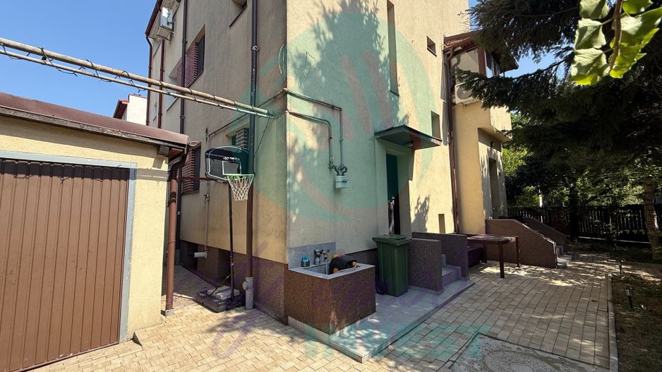 Casa CONSOLIDATA - SITUATA PE COLT - cu o curte libera generoasa - Poză 1