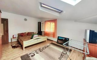 Apartament cu 3 camere în Plopilor, spațiu generos, lumină și liniște. - Poză 3