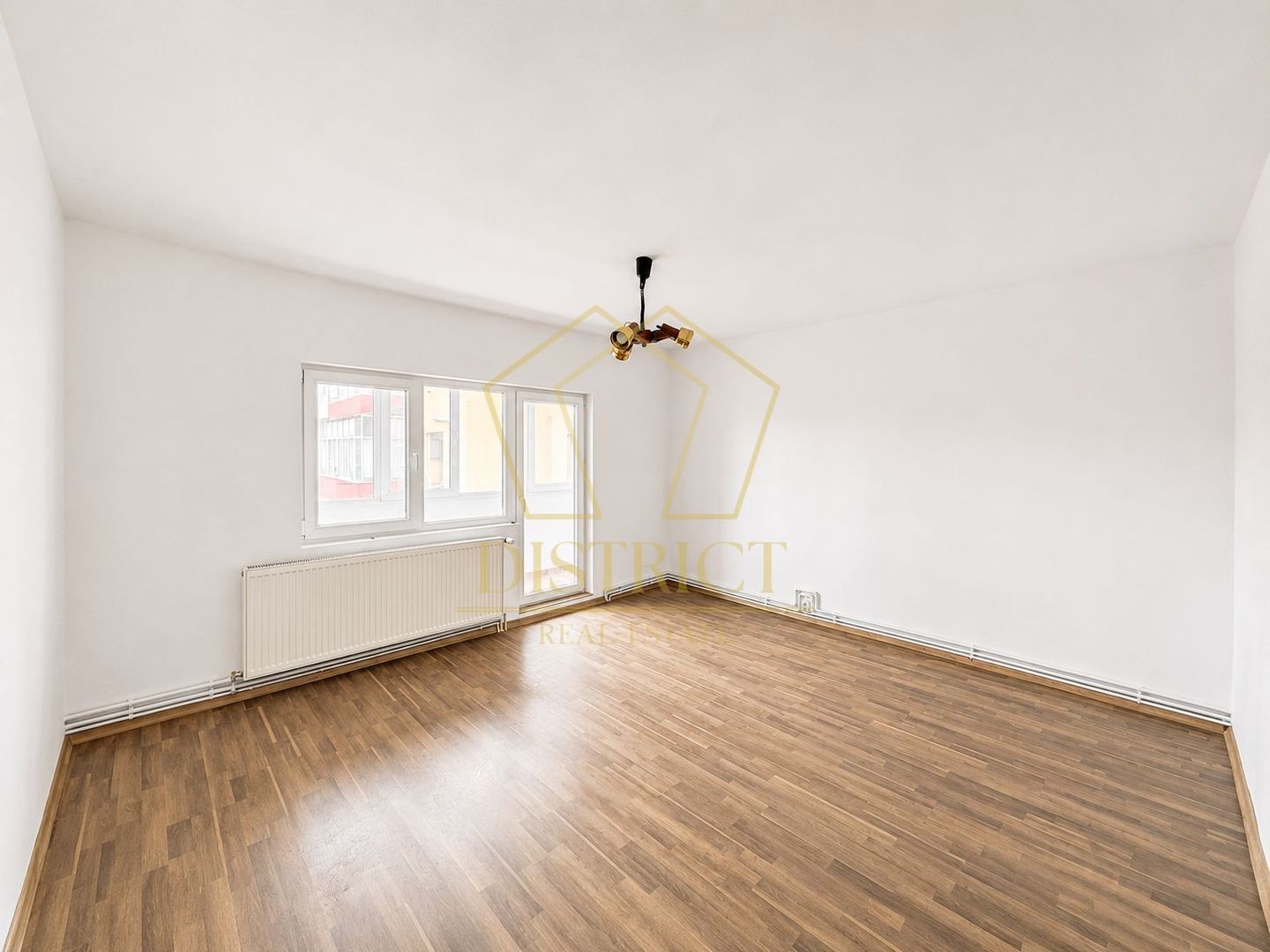 Apartament spațios cu 3 camere si 2 bai | Bucovina - Poză 1