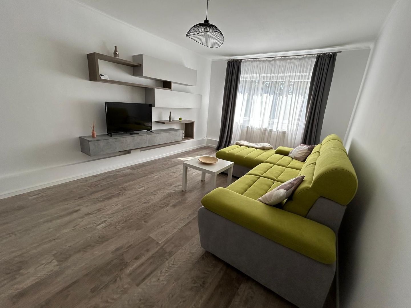 Apartament 3 camere I Centrala proprie I Zona Aradului - Poză 1