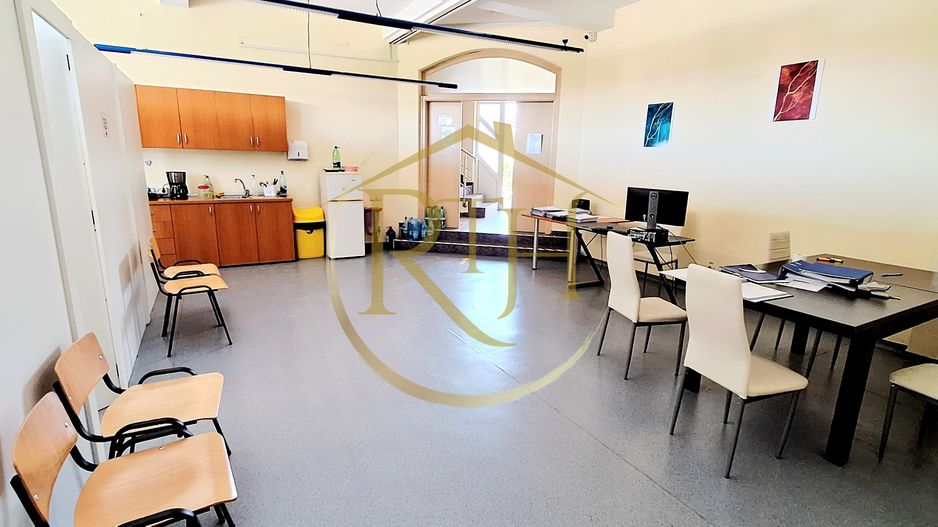 Oferim spre inchiriere, Cladire ideala pentru Clinica, Centru medical etc - Poză 15