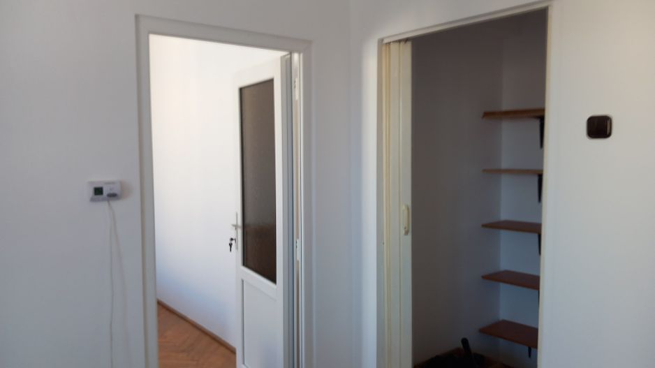 BRASADAS vinde ap 1 cam 4/4 ULTRACENTRAL RENOVAT si MOBILAT. - Poză 4