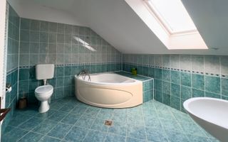 Vila superba cu cinci camere zona centrala - Poză 29