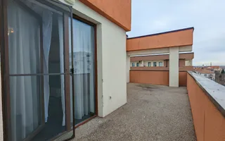 Penthouse 100 mp, terasă generoasă- vedere panoramică, compartimentare excelenta - Poză 15