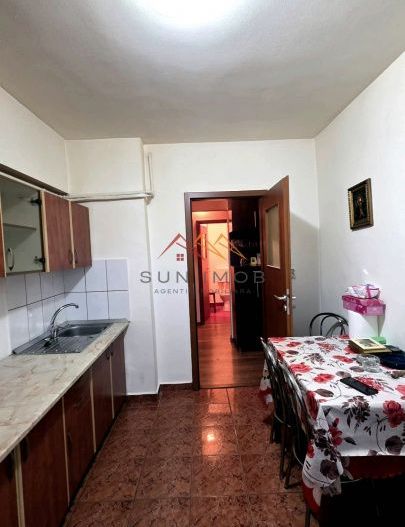 Apartament 3 camere, ultracentral, decomandat, 2 grupuri sanitare - Poză 4