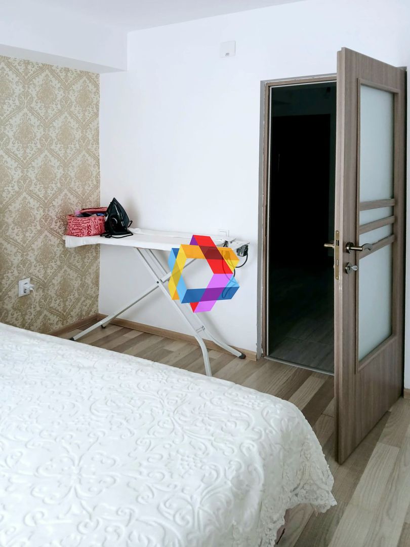 Apartament cu trei camere, zona Tractorul - Coresi, 70 mp - Poză 13