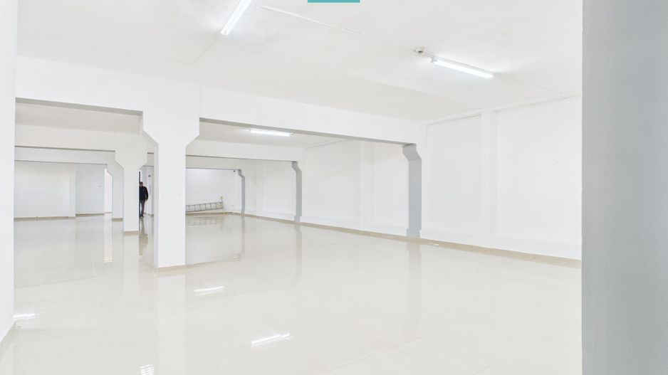 Spațiu comercial pe 2 niveluri - Poză 3