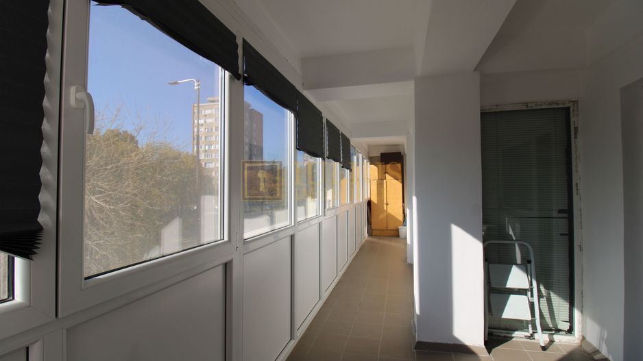 3 camere decomandate, balcon generos de 17 mp, bloc modernizat-Gh Lazăr - Poză 18