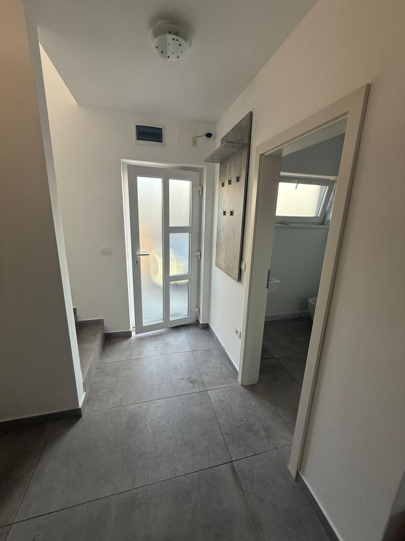 Locuinta cu 3 camere, curte si 2 locuri de parcare - Poză 24