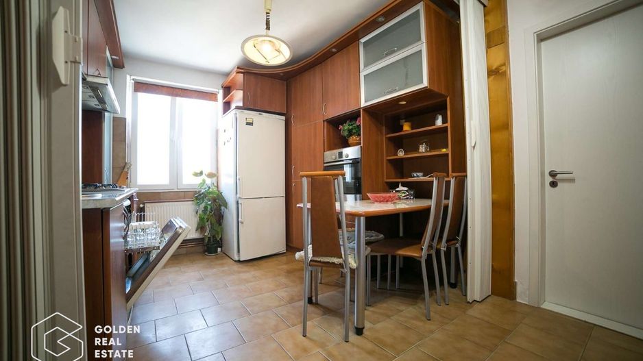 Apartament superb, ultracentral, 3 camere, centrala proprie si 2 locuri parcare - Poză 5