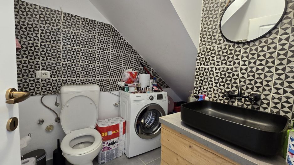 Apartament in casa insiruita, Dumbravita, 2 Dormitoare, Loc de parcare, Curte - Poză 8