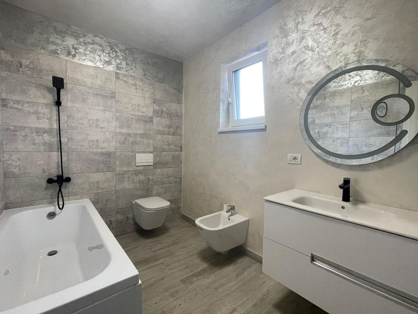 Duplex in  4 camere si 3 bai la cheie - Calea Urseni - Poză 9