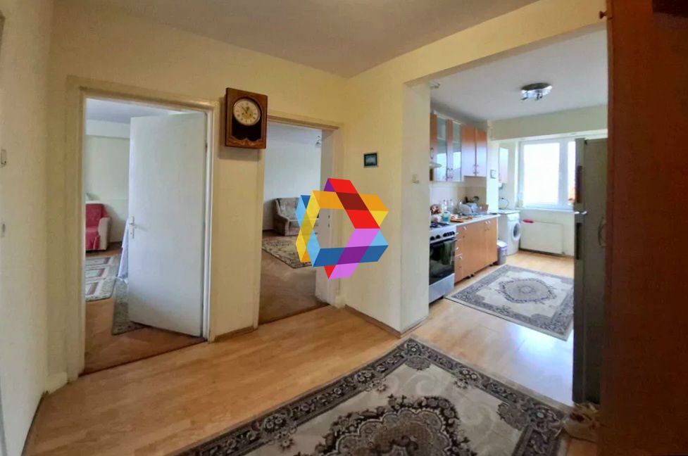 Apartament 3 camere de vânzare - zona Centrul Civic - bloc tip vila - 91 mp - Poză 2