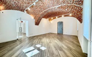 Spatiu birou in cladire istorica restaurata - Poză 14