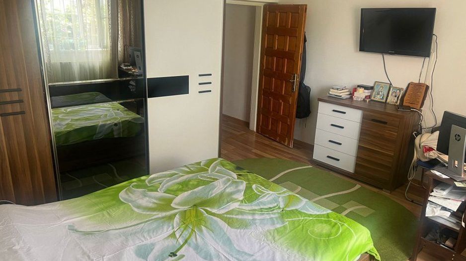 Casă P+1 – 4 dormitoare, curte modernă, dormitor la parter - Poză 6