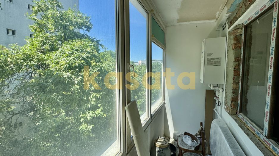 Pentru renovat - vanzare 2 camere la 200 de metri de statia de metrou - Poză 2