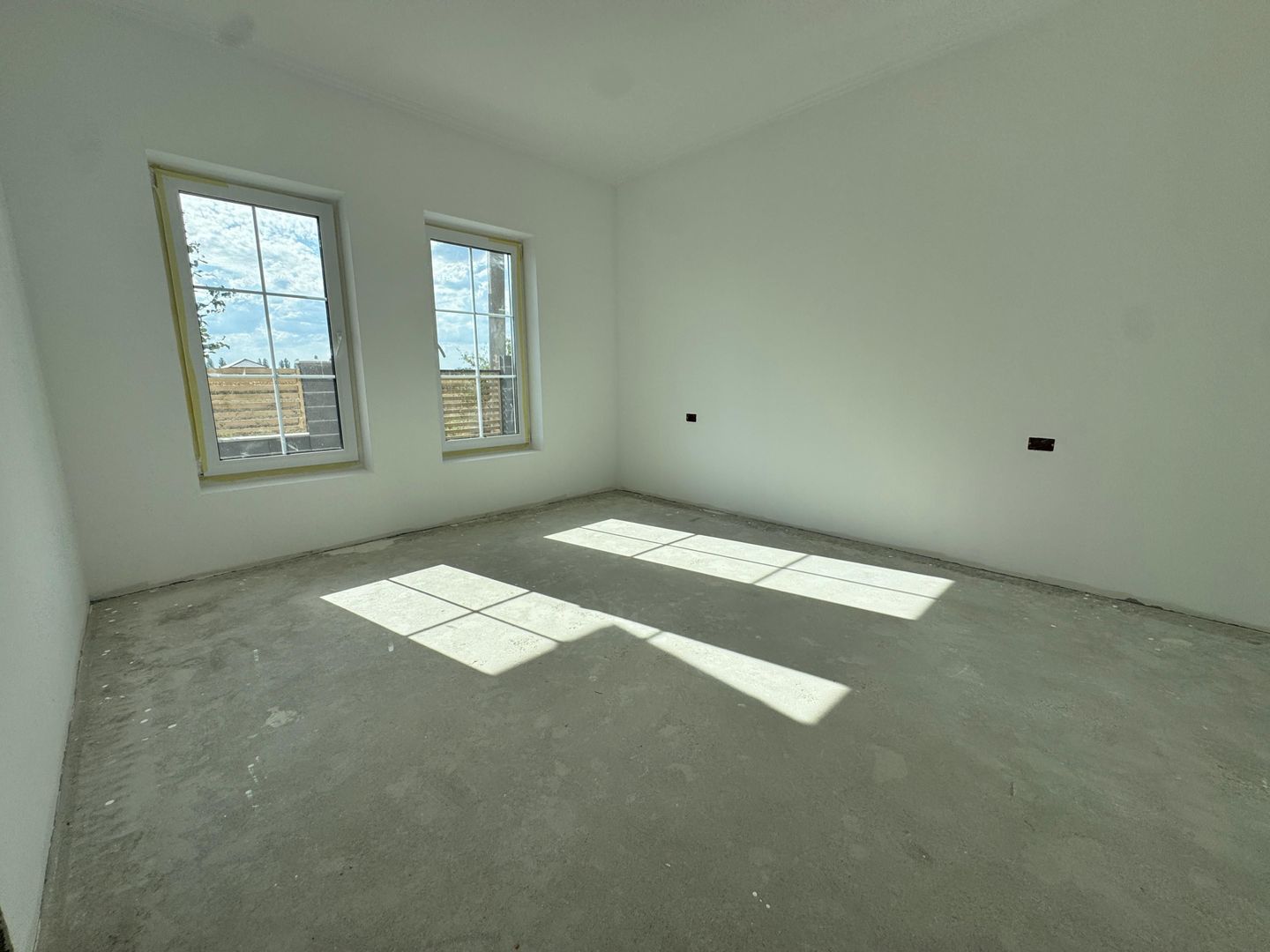 COMISION 0% | Jumatate De Duplex Pe Parter | 4 Camere | Sag | 90mp - Poză 2