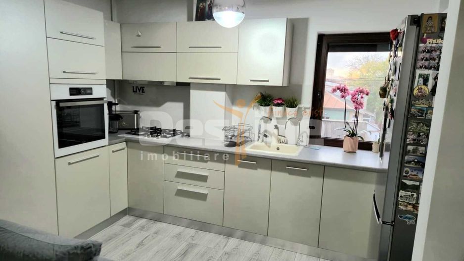 Apartament 3 Camere, Gata de Mutare, cu Parcare Privată - Poză 3