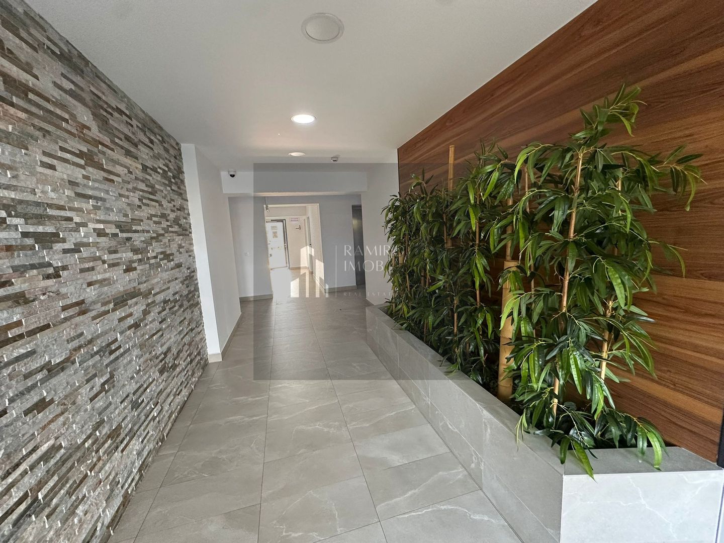 Apartament 2 camere  decomandat 67mp bloc nou Hills Splai - Poză 3