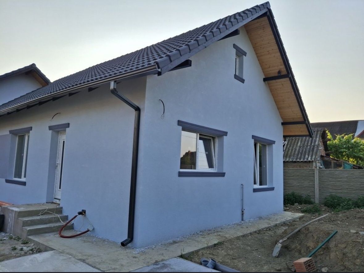 1/2 Duplex Parter Sanmihaiu Roman ,3 Camere,2 Bai,Toate Utilitatile - Poză 1