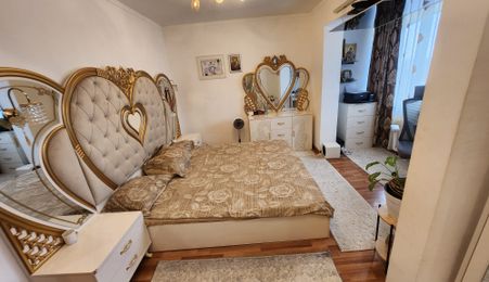 vand apartament 3 camere, etaj 2 , zona Alunis