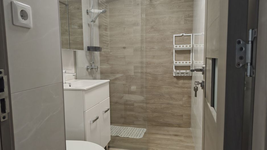 Apartament 3 camere Cantemir , 420 E/luna  negociabil, Comision 50% - Poză 9