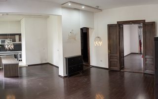 De vanzare Cladire bloc Istoric Central Arad D+P+E+M curte proprie - Poză 2